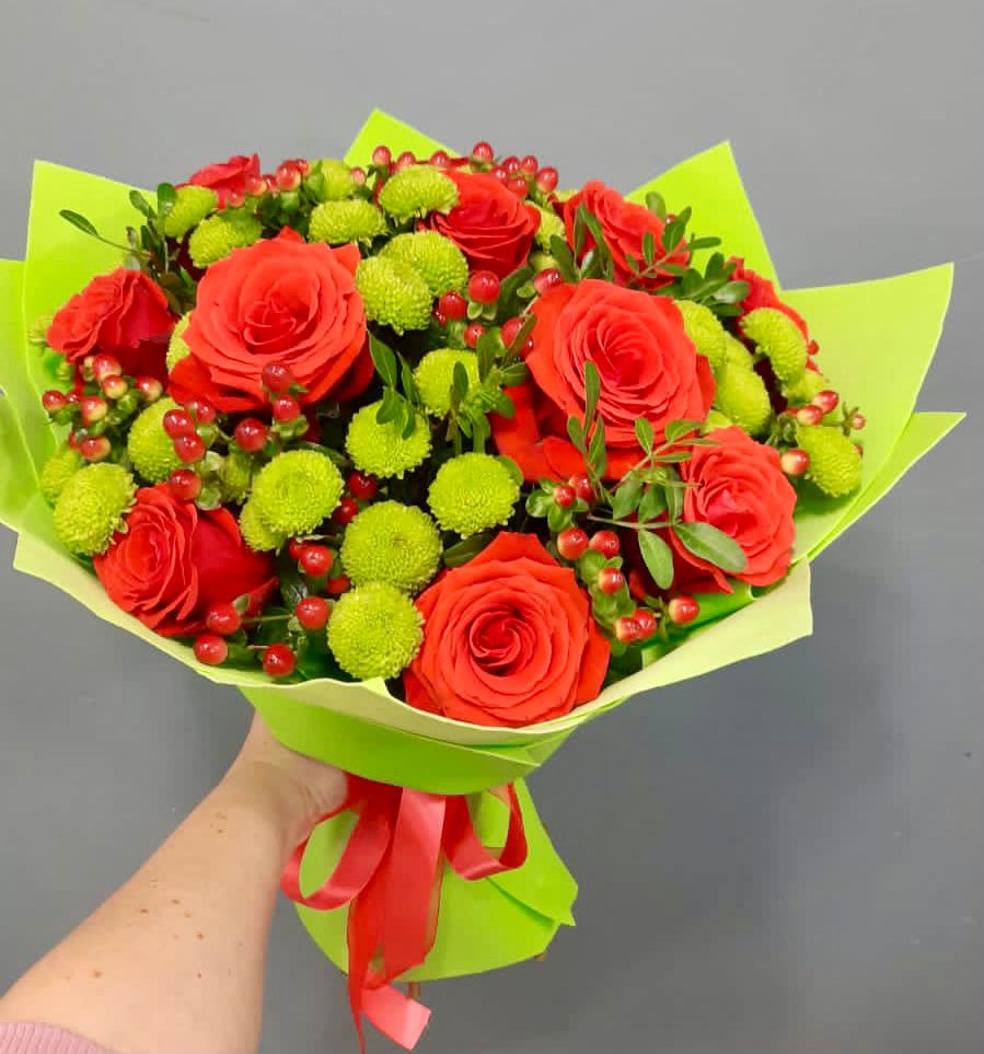 Букет цветов из: Хризантемы и Розы в Савино Новгородская область