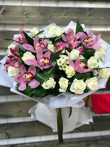 Букет цветов из: Розы и Хризантемы в Савино Новгородская область