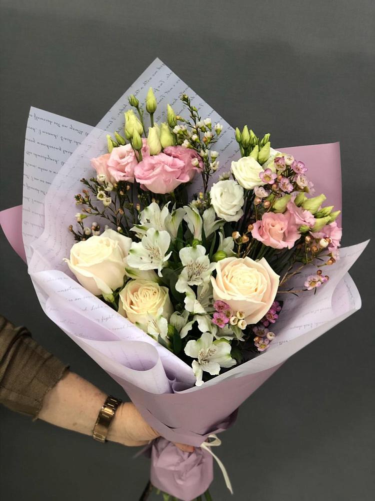 Букет цветов из: Альстромерии, Розы и Лизиантусы в Савино Новгородская область