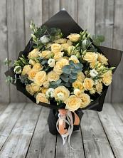 Букет цветов из:  Розы и Лизиантусы в Савино Новгородская область