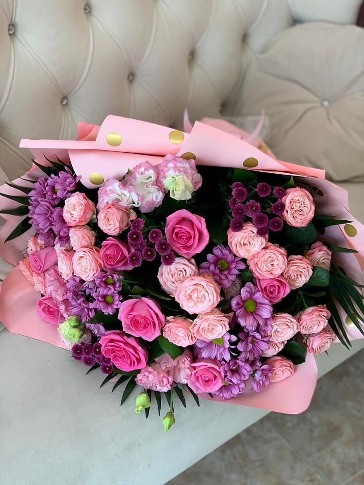 Букет цветов из: Хризантемы, Розы и Лизиантусы в Савино Новгородская область