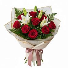 Букет цветов из:  Лилии и Розы в Савино Новгородская область