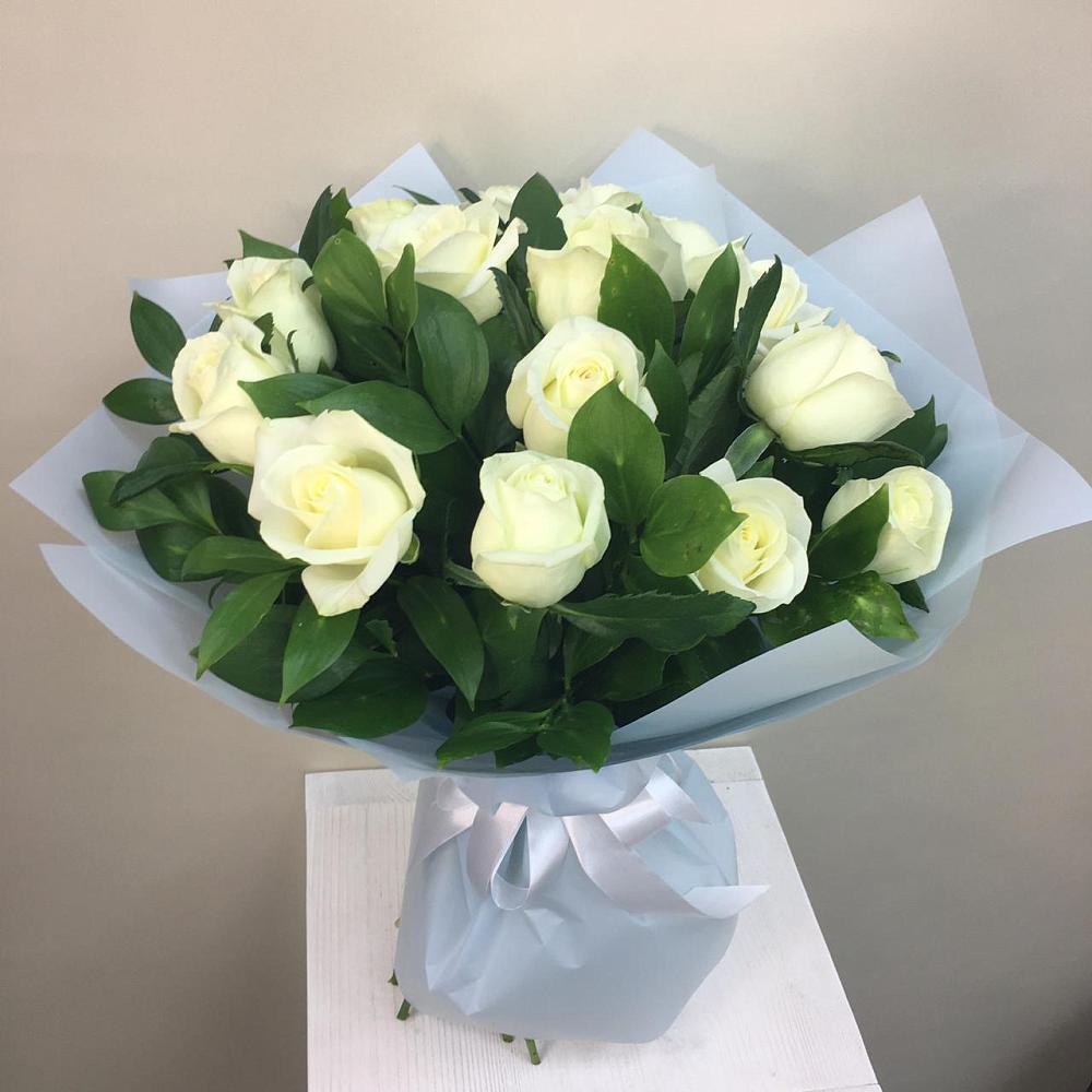 Букет 15 Белых роз Проуд в Савино Новгородская область
