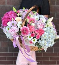 Цветочная композиция из Розы, Хризантемы, Пионы и Лизиантусы в корзине #REPLACE_PRED# Савино Новгородская область