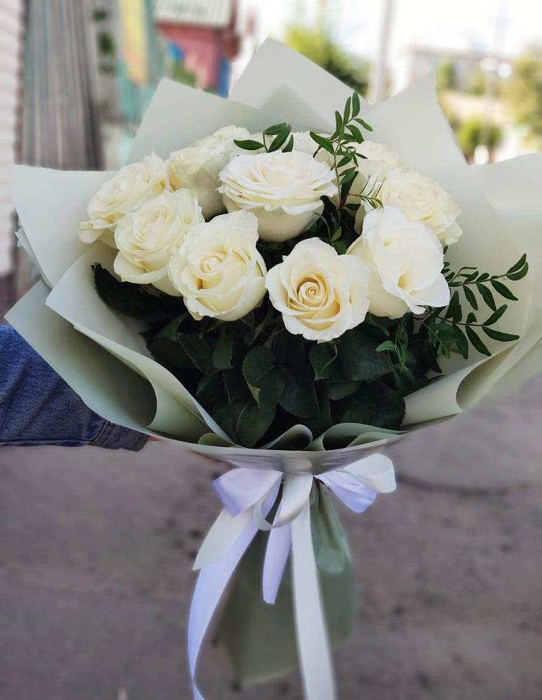Букет Белые розы Проуд в Савино Новгородская область