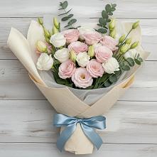 Букет цветов из:  Лизиантусы в Савино Новгородская область