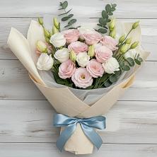 Букет цветов из:  Лизиантусы в Савино Новгородская область