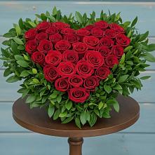 Цветочная композиция из Розы в виде сердца в Савино Новгородская область