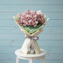 Букет цветов из:  Орхидеи и Розы в Савино Новгородская область