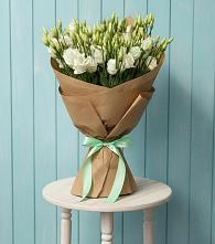 Букет цветов из:  Лизиантусы в Савино Новгородская область