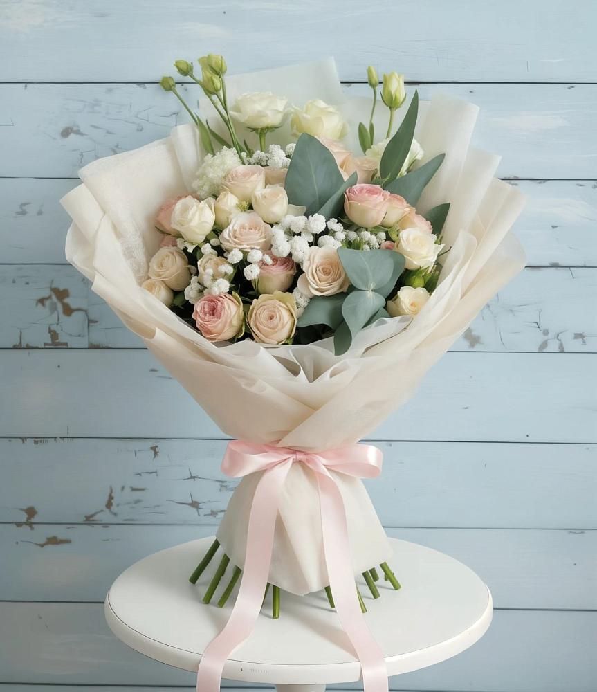 Букет цветов из: Розы и Лизиантусы в Савино Новгородская область