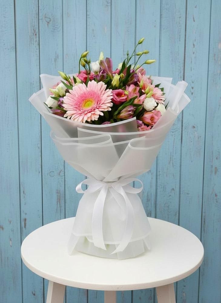 Букет цветов из: Герберы, Альстромерии и Лизиантусы в Савино Новгородская область