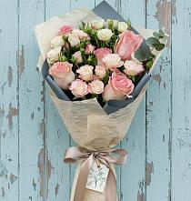 Букет цветов из:  Розы в Савино Новгородская область