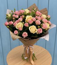 Букет цветов из:  Розы в Савино Новгородская область