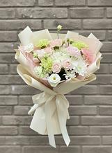 Букет цветов из:  Гвоздики, Розы, Лизиантусы и Хризантемы в Савино Новгородская область