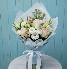 Букет цветов из:  Розы и Лизиантусы в Савино Новгородская область