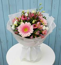 Букет цветов из:  Герберы, Альстромерии и Лизиантусы в Савино Новгородская область