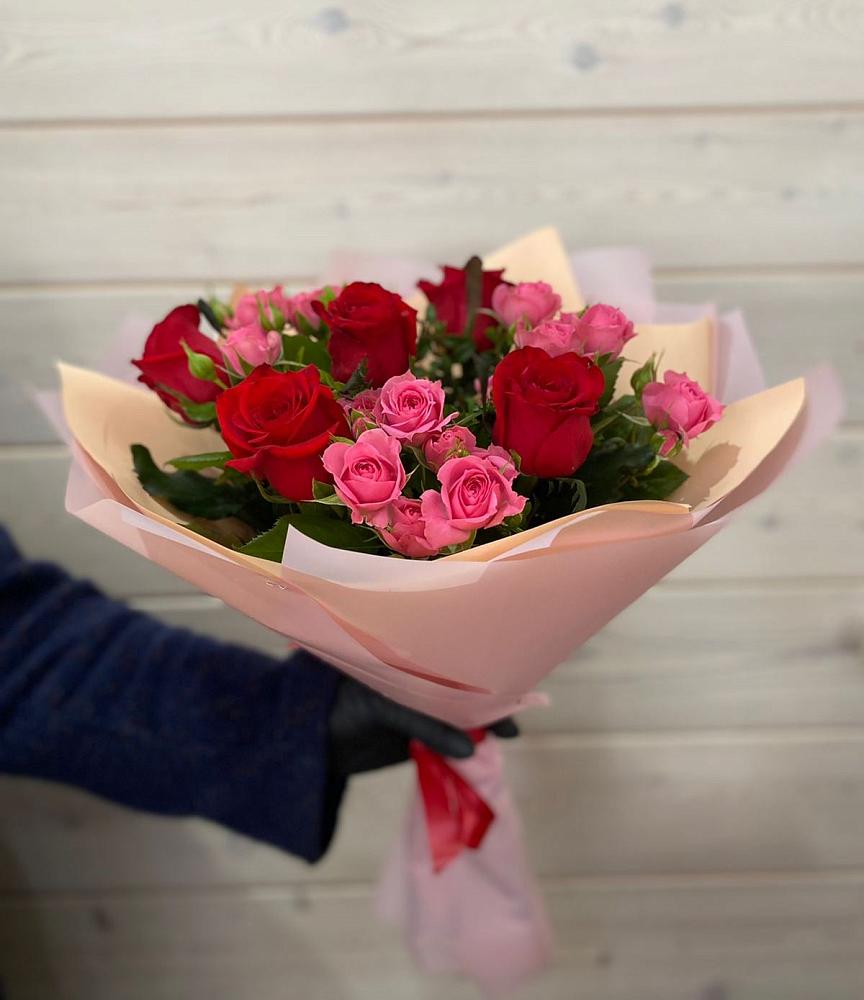 Букет цветов из: Розы в Савино Новгородская область