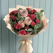 Букет цветов из:  Гвоздики и Розы в Савино Новгородская область
