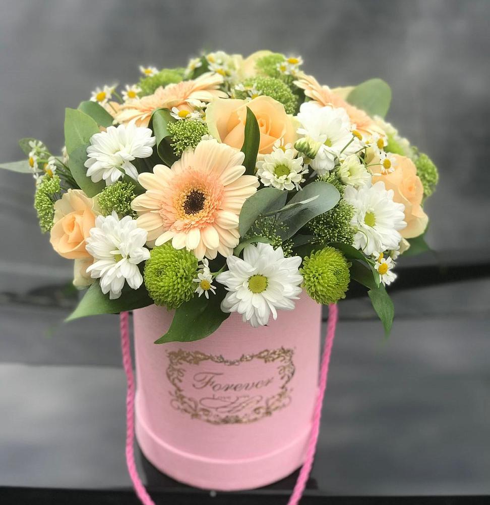 Цветочная композиция из Розы, Герберы и Хризантемы в шляпной коробке в Савино Новгородская область