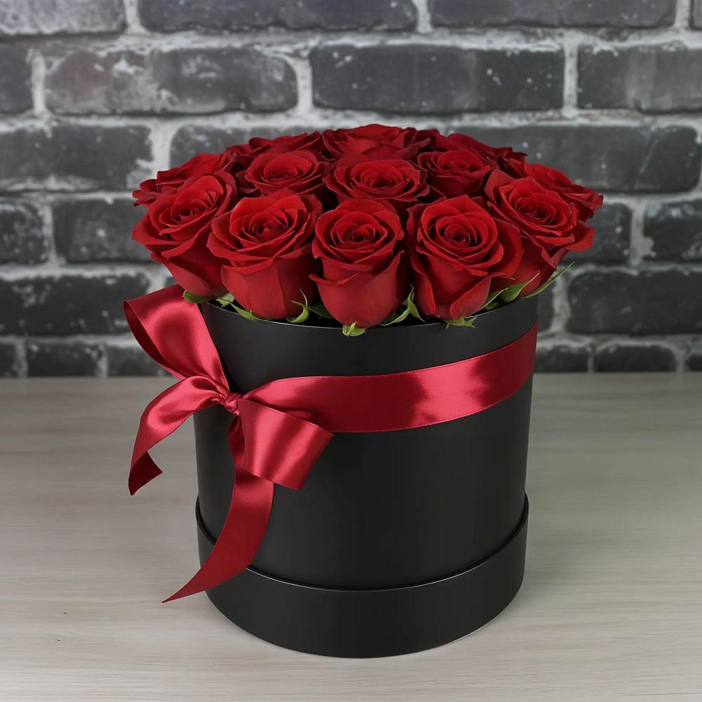 Цветочная композиция из Розы в шляпной коробке в Савино Новгородская область