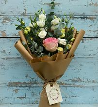 Букет цветов из:  Розы и Лизиантусы в Савино Новгородская область