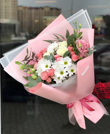 Букет цветов из: Розы, Лизиантусы и Хризантемы в Савино Новгородская область