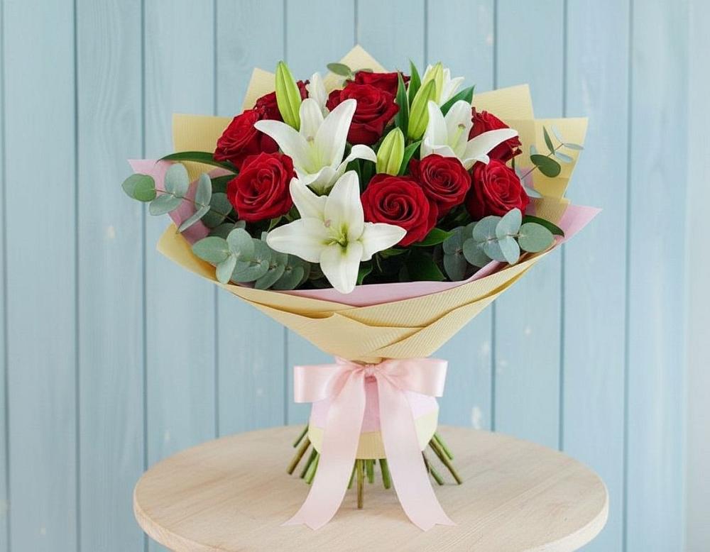 Букет цветов из: Лилии и Розы в Савино Новгородская область